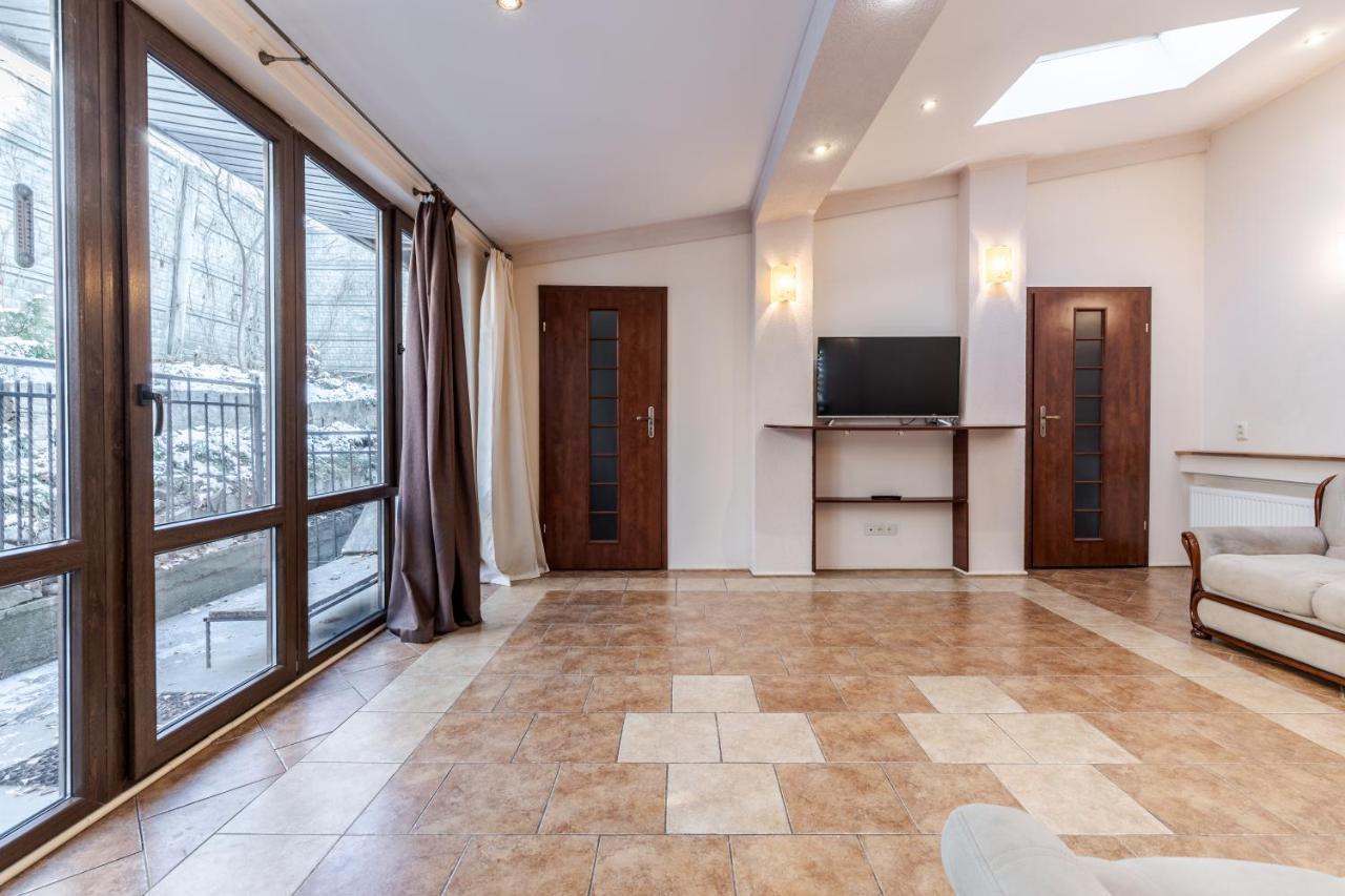 Mangal And Terrace In Center Apartment ลวีฟ ภายนอก รูปภาพ