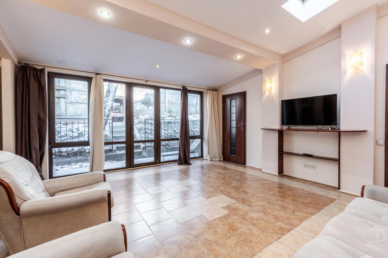 Mangal And Terrace In Center Apartment ลวีฟ ภายนอก รูปภาพ