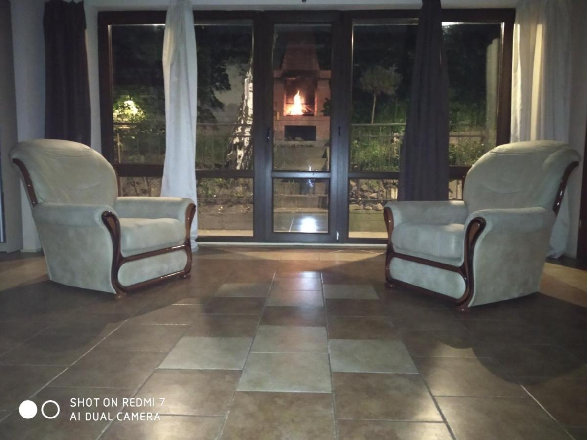 Mangal And Terrace In Center Apartment ลวีฟ ภายนอก รูปภาพ
